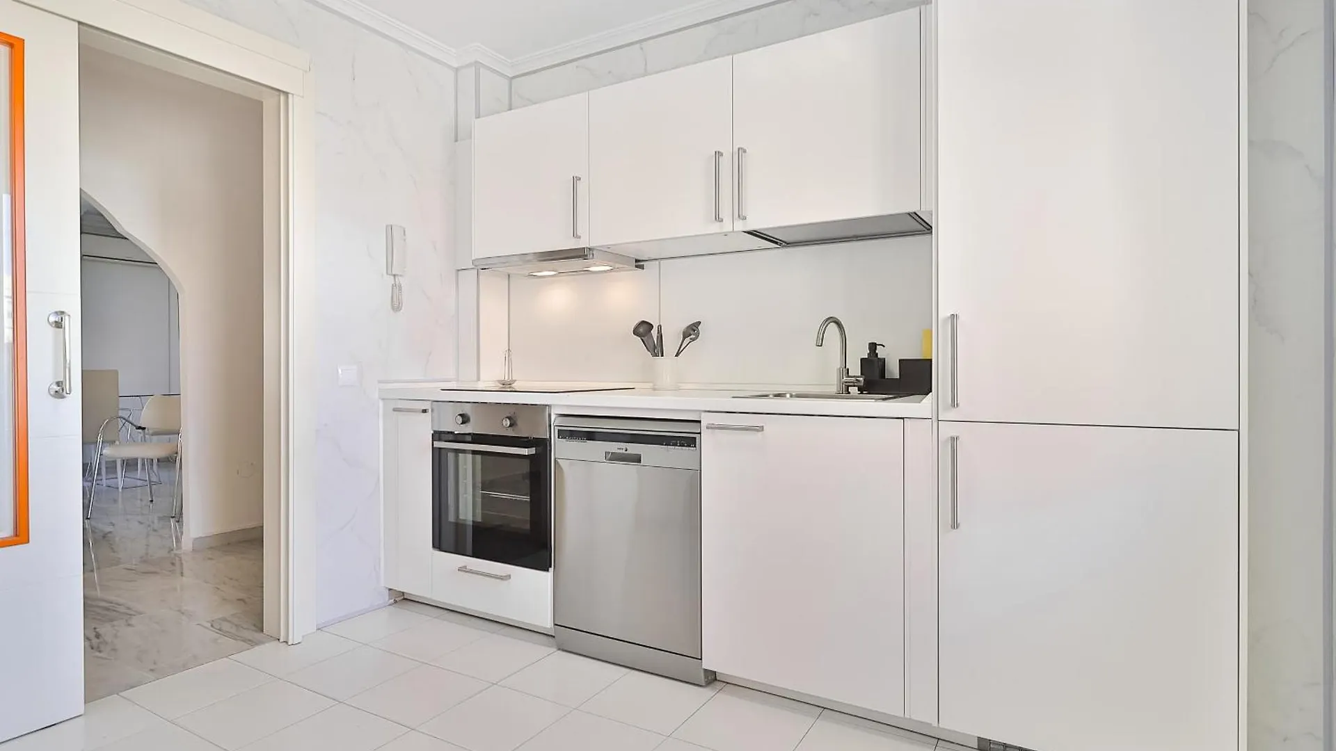 C9 Roomy Luminous 5 Bedroom In Town Málaga