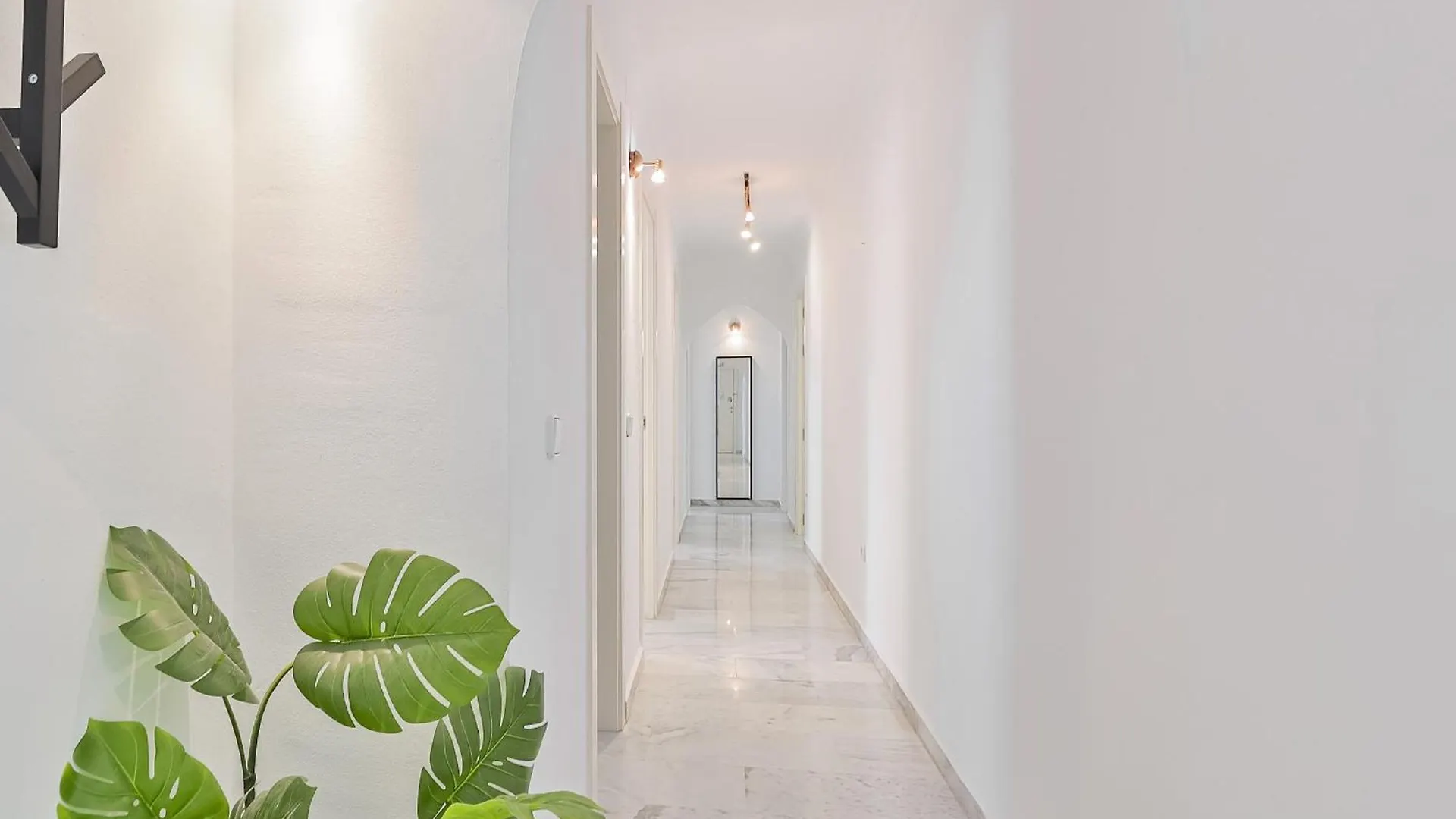 C9 Roomy Luminous 5 Bedroom In Town Málaga